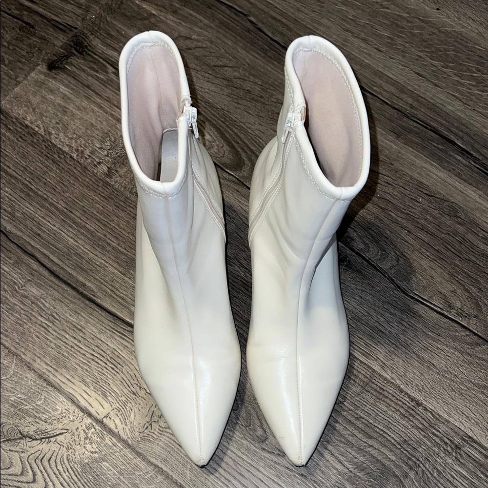 a new day Lonnie Kitten Heel Stretch White Ankle Booties 9M
